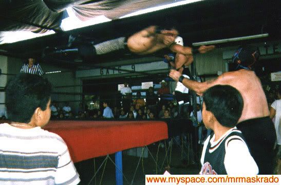 WPWFlyingSuperLuchas.jpg