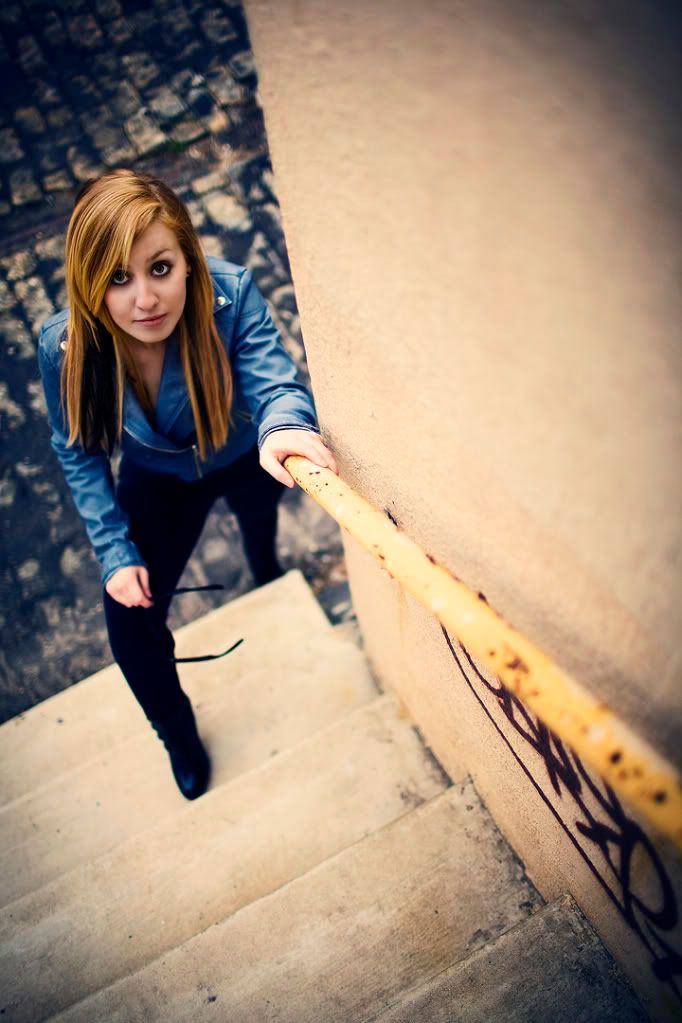 IMAGE: http://i57.photobucket.com/albums/g213/wallybud/Kristina-Staircase-SmallBlue-Gold.jpg