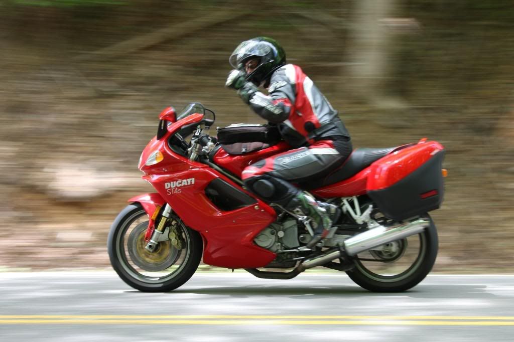 IMAGE: http://i57.photobucket.com/albums/g216/DealsGapCobra/Camera/Deals%20Gap%205-21-09/IMG_6131.jpg