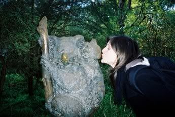 IT'S A STATUE you plonkers!