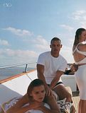 th_42644_Valentino_Ver1o2001_phStevenM.jpg