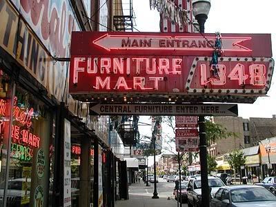 Milwaukee Avenue is full of dodgy retail outlets!