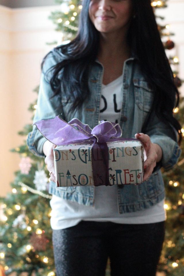 How to wear sequin leggings casual via Stilettos and Diapers