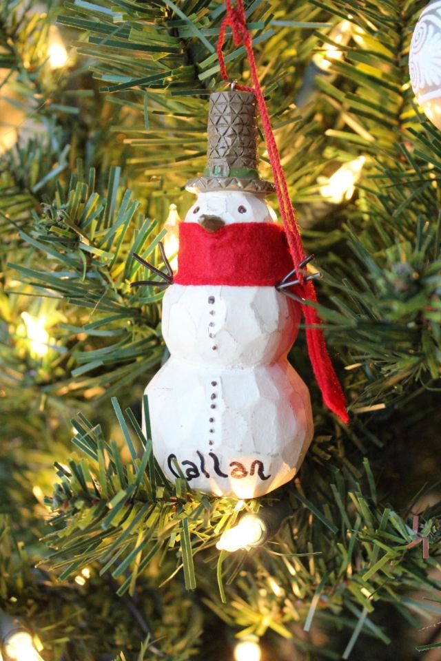 Christmas decor via Stilettos and Diapers