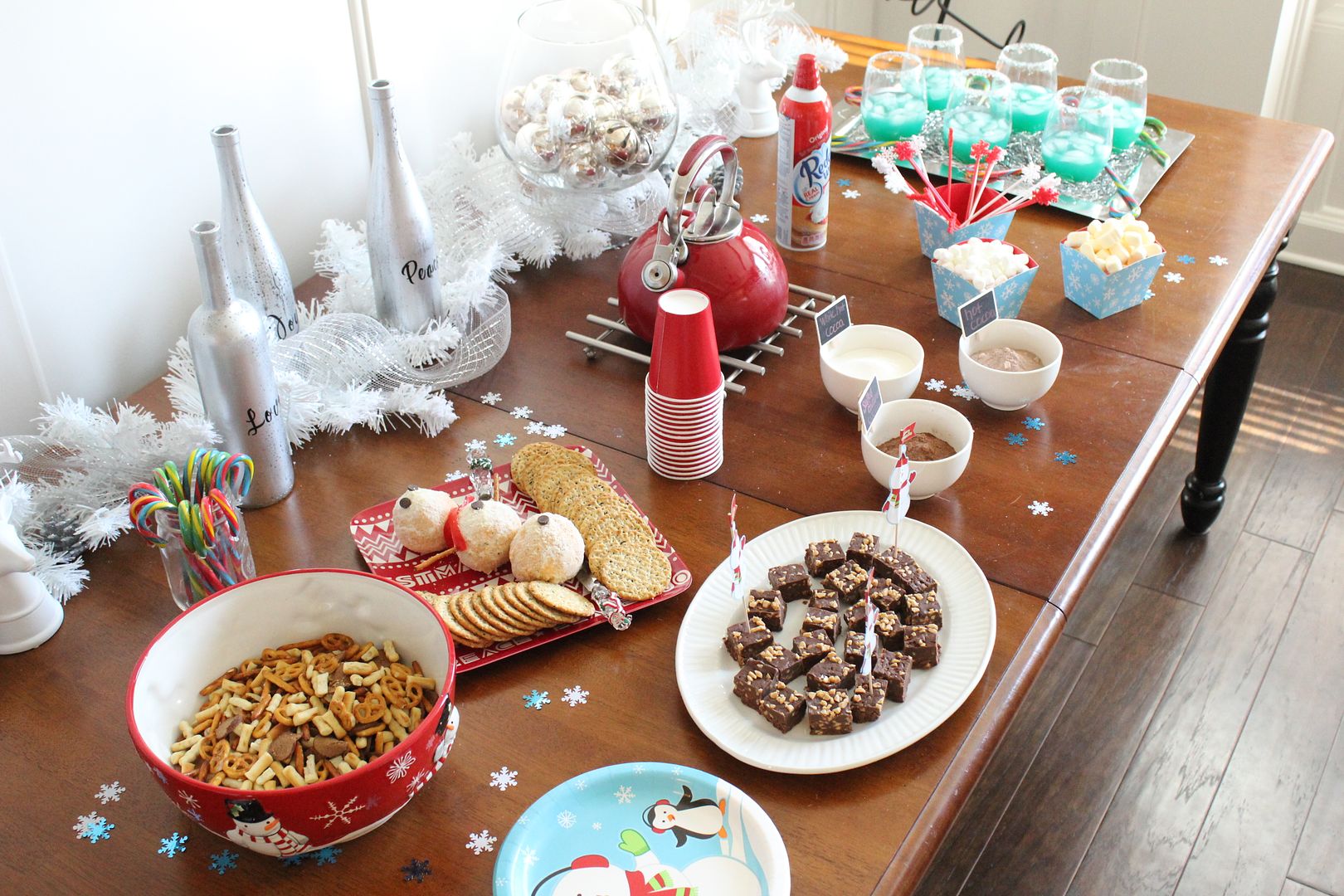 Easy Holiday Entertaining, Hot cocoa bar via Stilettos and Diapers