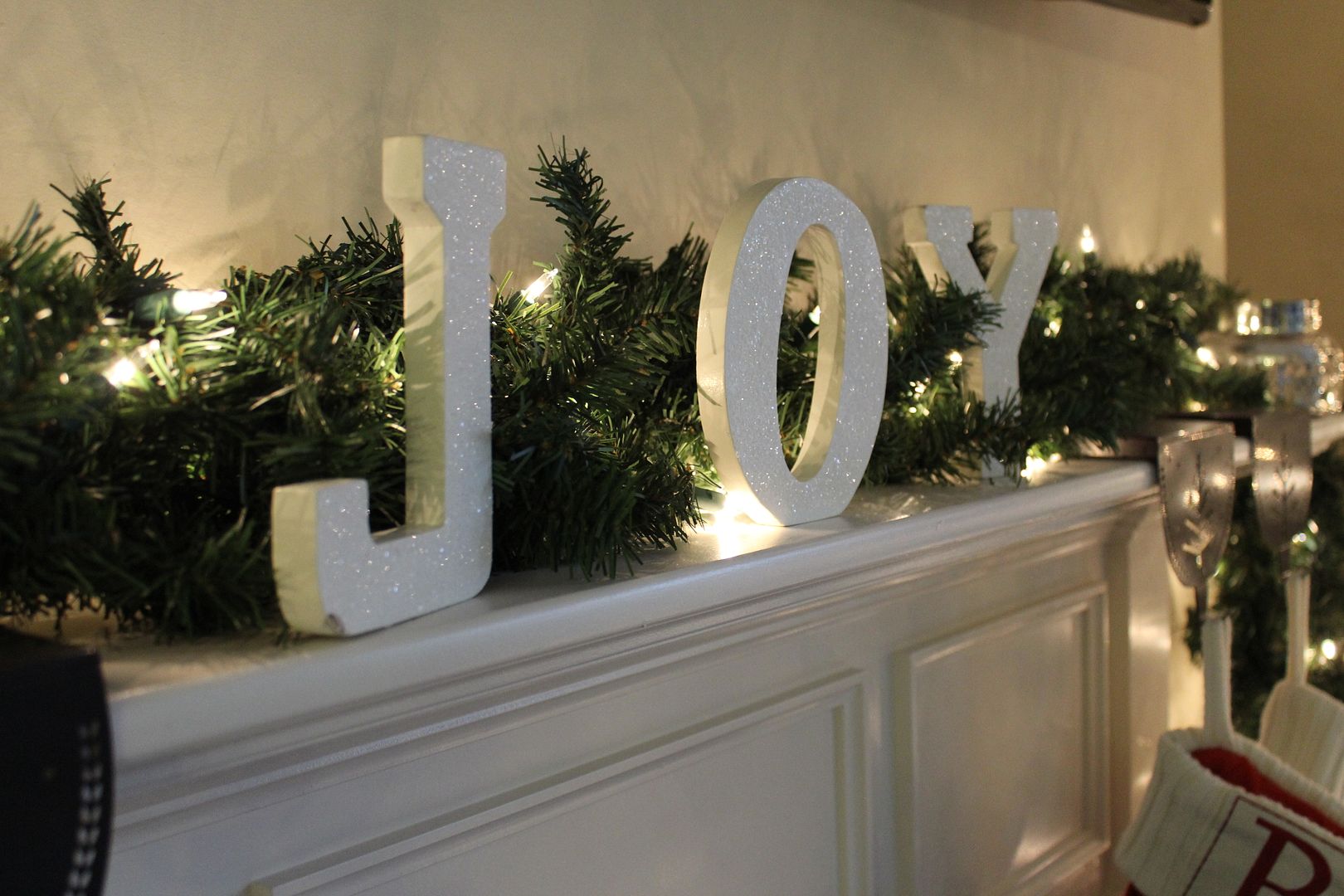 Christmas decor via Stilettos and Diapers