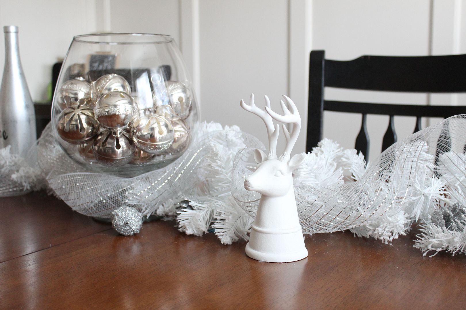 Christmas Centerpiece with Wallace Bells via Stilettos and Diapers