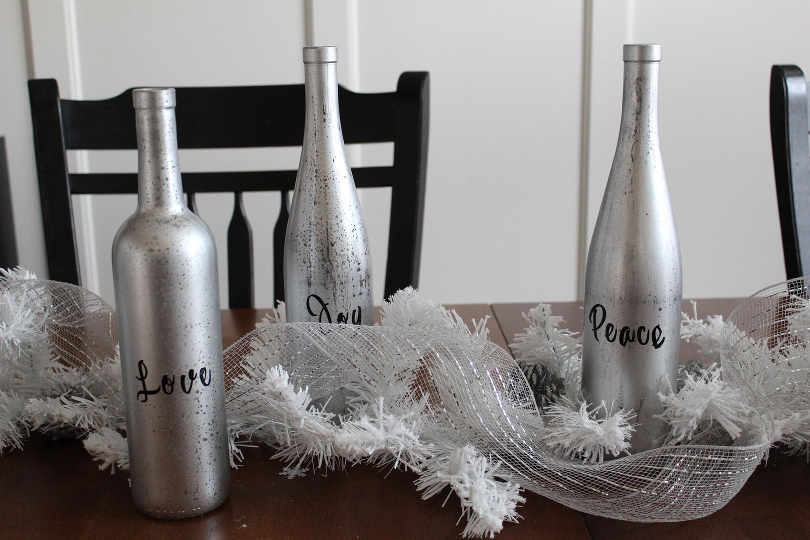 Christmas Centerpiece via Stilettos and Diapers
