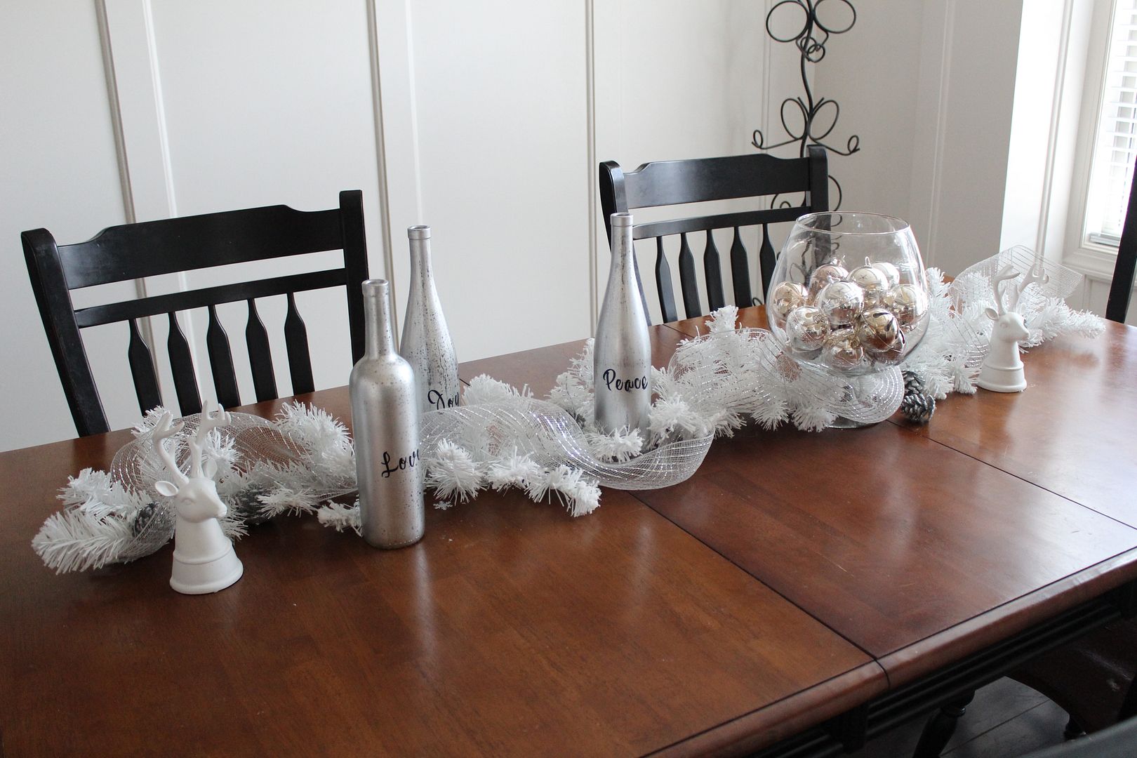 Christmas Centerpiece via Stilettos and Diapers