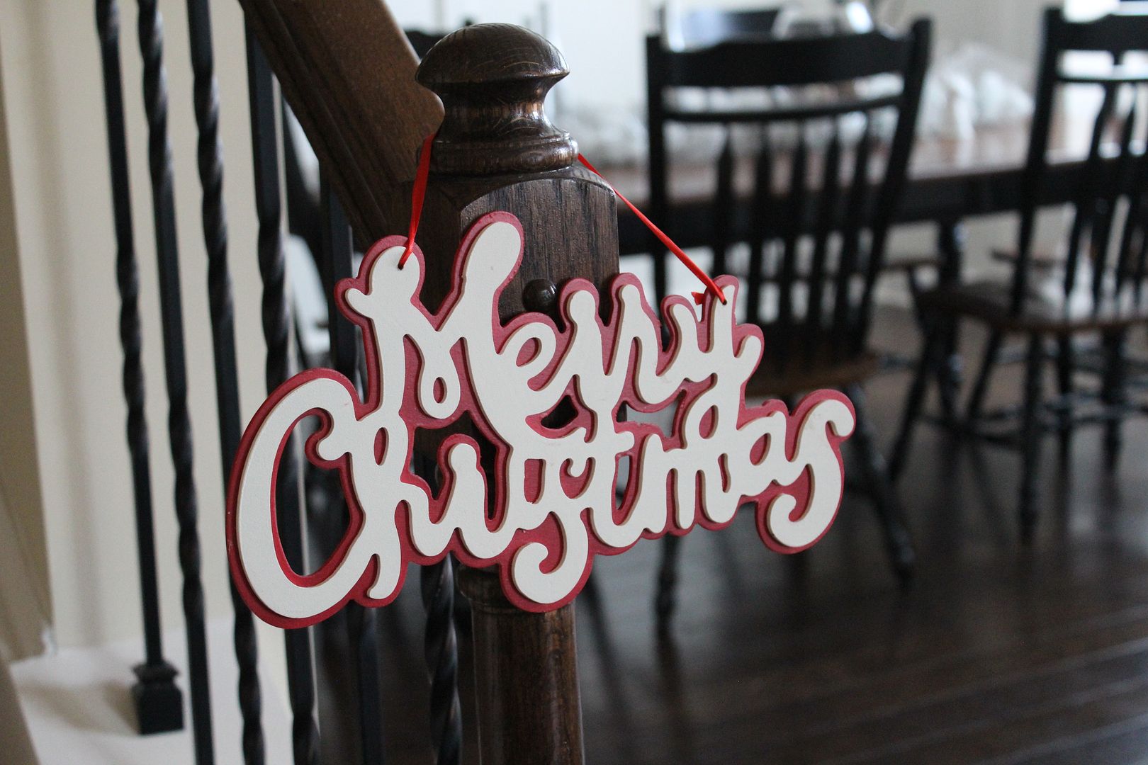 Christmas Decor via Stilettos and Diapers