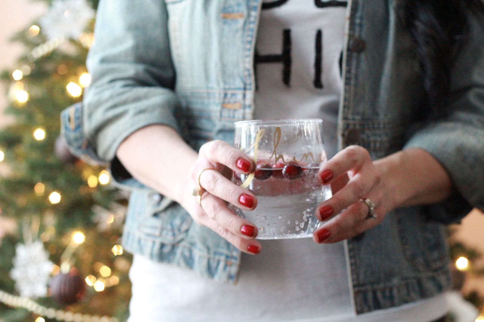 How to wear sequin leggings casual via Stilettos and Diapers