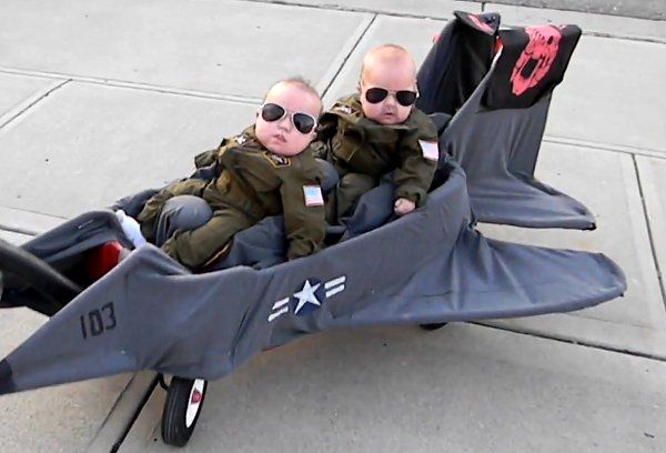 Creative Halloween costumes for baby: Baby Top Gun - Goose and Maverick!