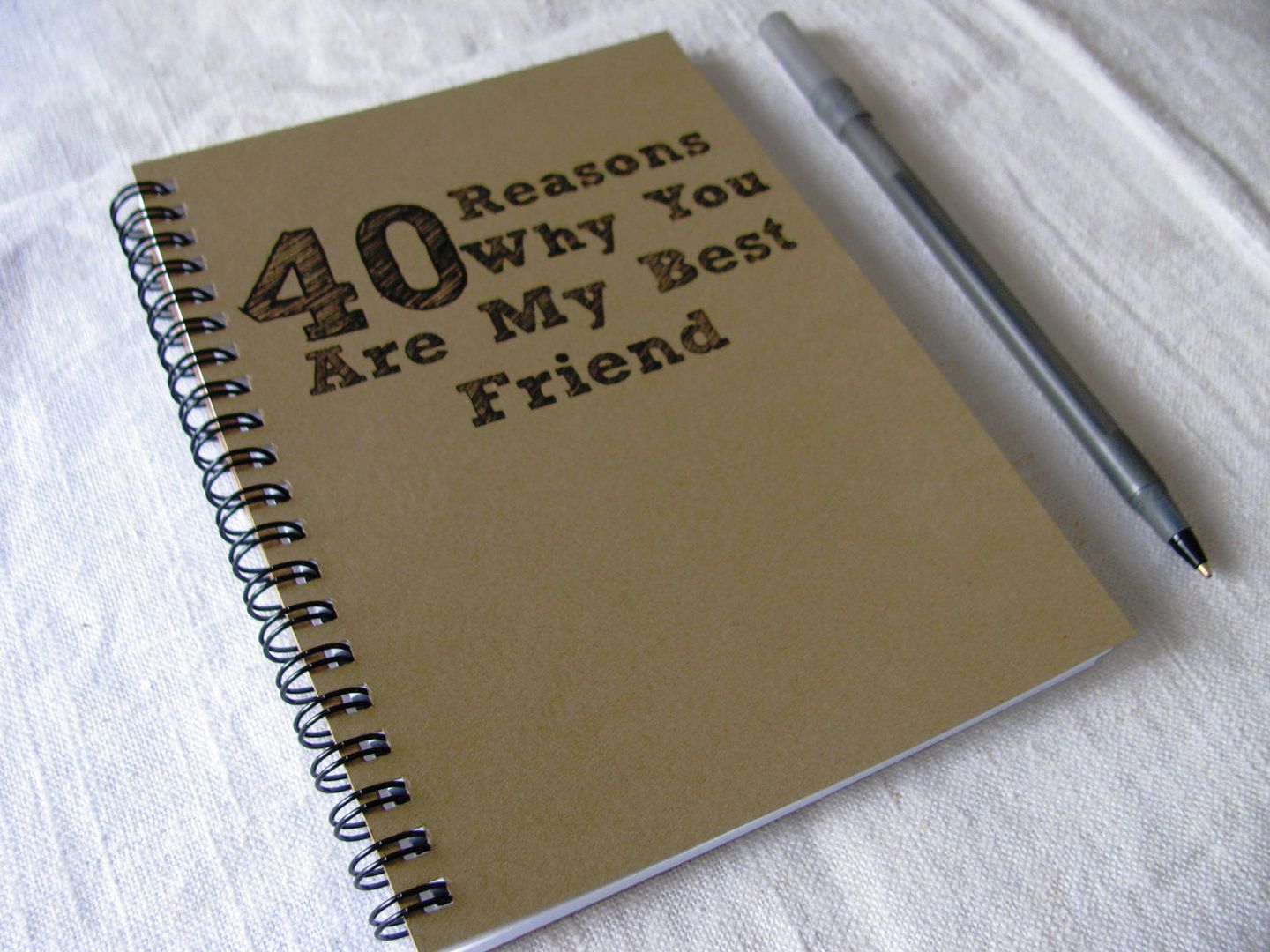 40 reasons you're my best friend journal | Affordable, semi-homemade DIY gift for a BFF