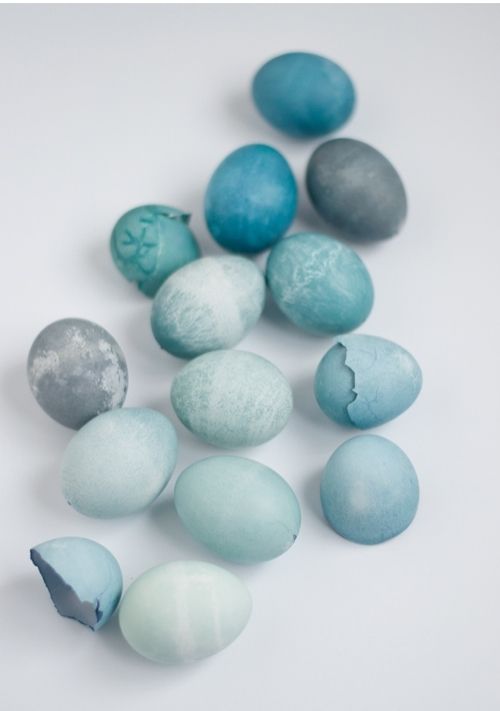 Cool Easter egg decorating ideas: Natural cabbage dyed blue egg tutorial at Design Mom