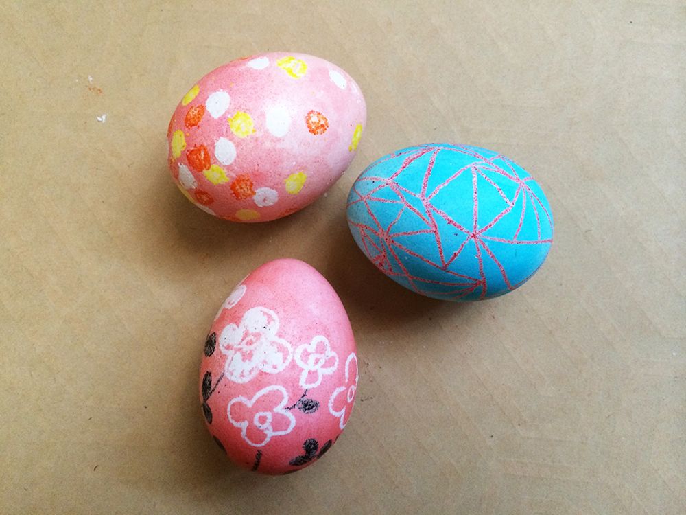 Cool Easter Egg Decorating Ideas: color resist eggs DIY via The Pink Doormat