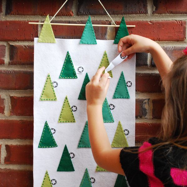 Best Advent Calendars: DIY felt Advent calendar tutorial by Hellobee with free printables