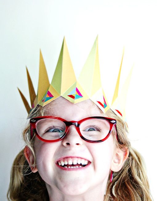 Free printable birthday crown from Smallful