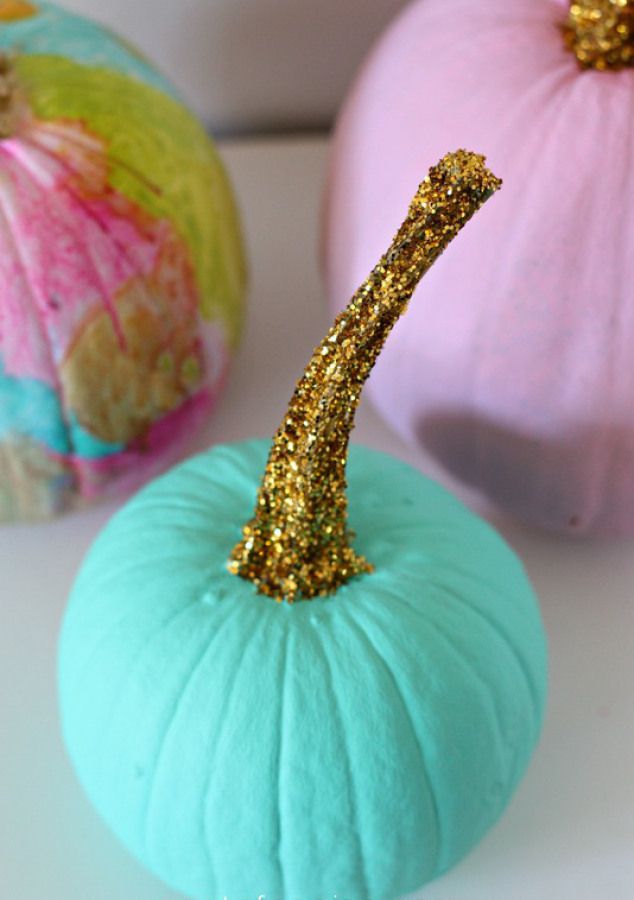 Easy no-carve pumpkin decorating ideas: let kids paint with watercolors then glitter the stem. DIY via Nest of Posies