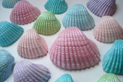 Painting seashells is such an easy summer party activity for kids | photo: Such Pretty Things