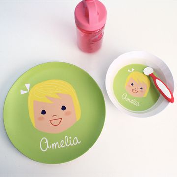Busy morning tips for families: The personalized dishes from Olliegraphic are a huge help! 