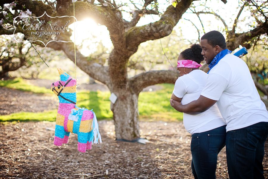 Outrageous gender reveal party ideas: A gender reveal pinata
