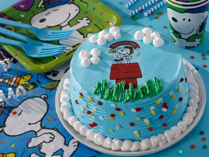 Peanuts party ideas: Adorable Snoopy Ice Cream Cake