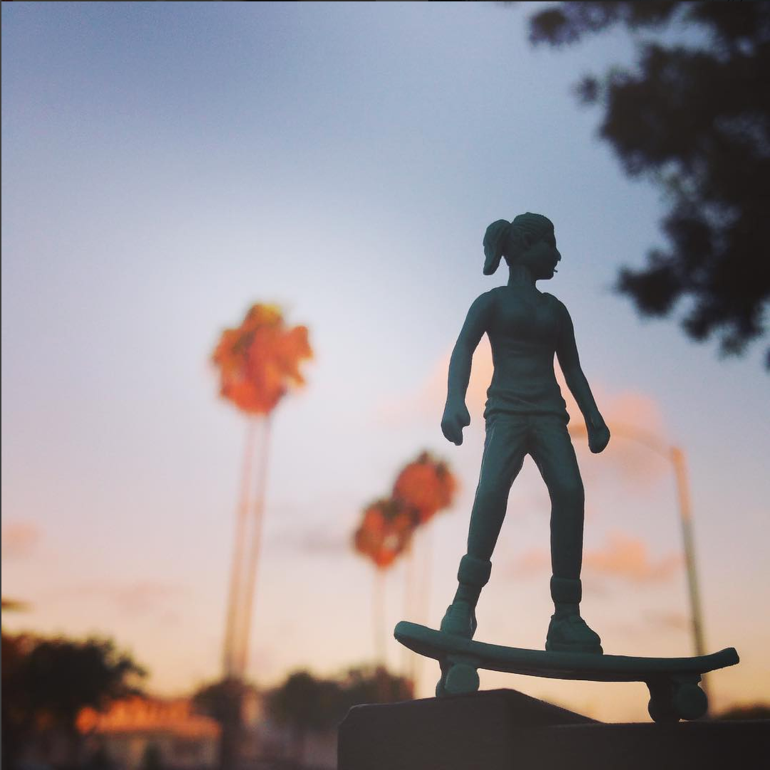 Toyboarders: Little green army men toys reimagined as skaters and surfers | photo: Rob Kalmbach