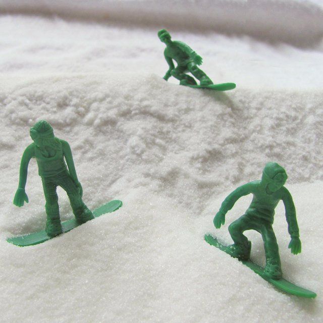 Little green army men reimagined as boarders by Toyboarders