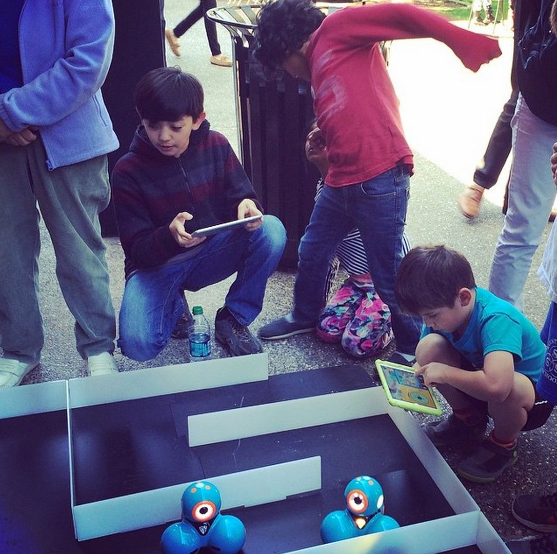 Coding projects for kids: Set up mazes for Dot and Dash robots to navigate