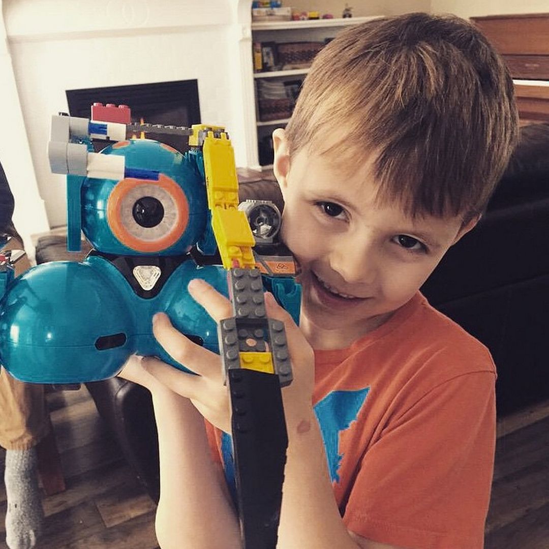 Coding projects for kids: Add LEGOs to Dot and Dash and have jousting wars!