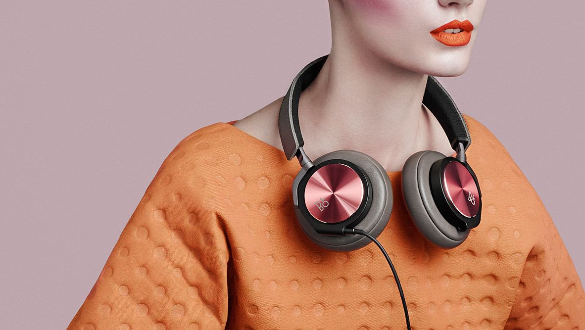 B+O BeoPlay H6 Graphite Blush headphones | Stylish tech gifts for women