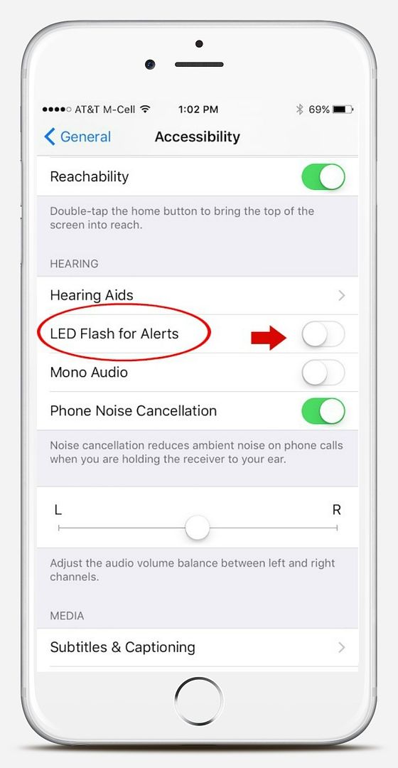 Great iPhone hack: A setting to turn on LED flash alerts for a visual alert when your phone is ringing | CoolMomTech.com 