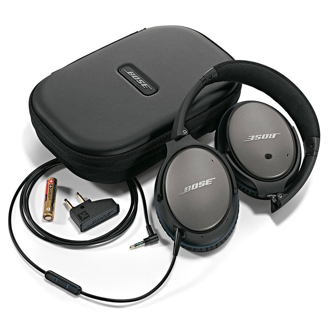 Cool tech gifts for travellers: Bose QuietComfort 25 noise cancelling headphones
