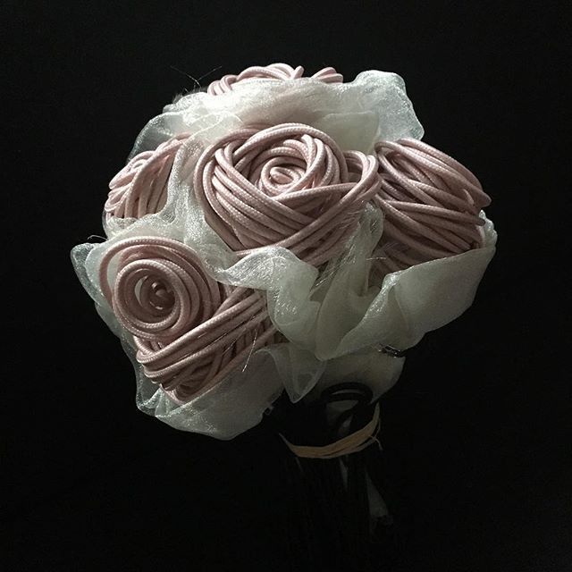 A "bouquet" of roses made of rose gold MIXIT lightning cables from Belkin