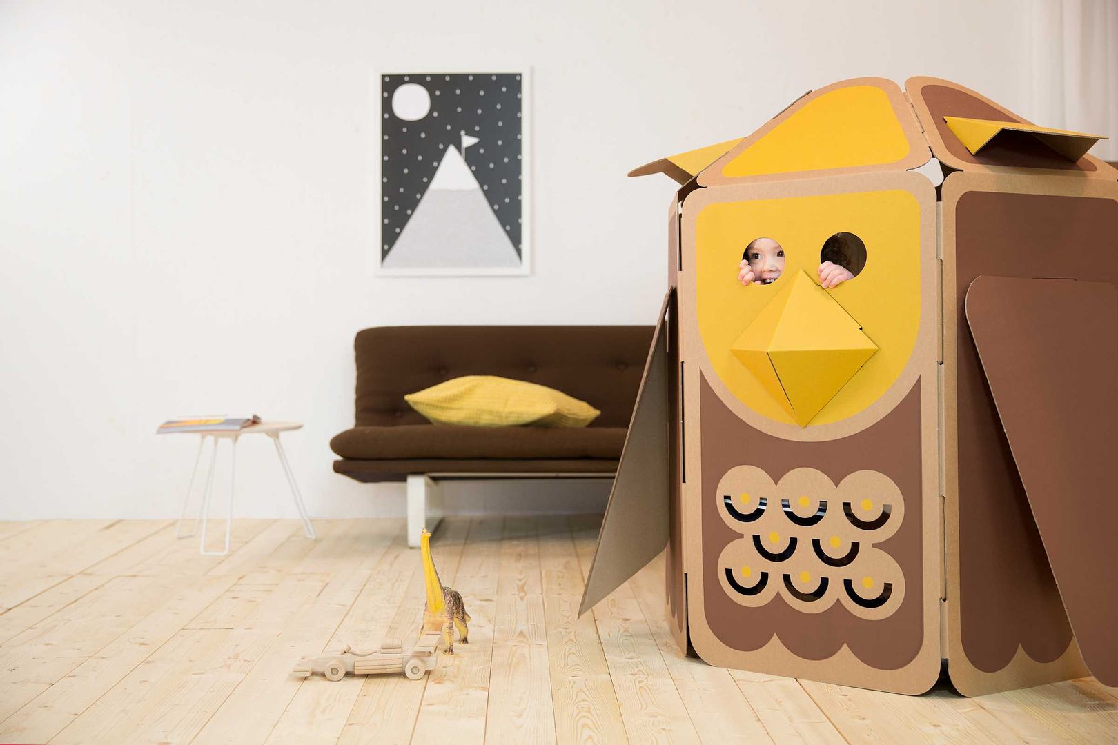 Adorable recyclable Hulki cardboard playhouse in shapes like owls, whales and turtles.