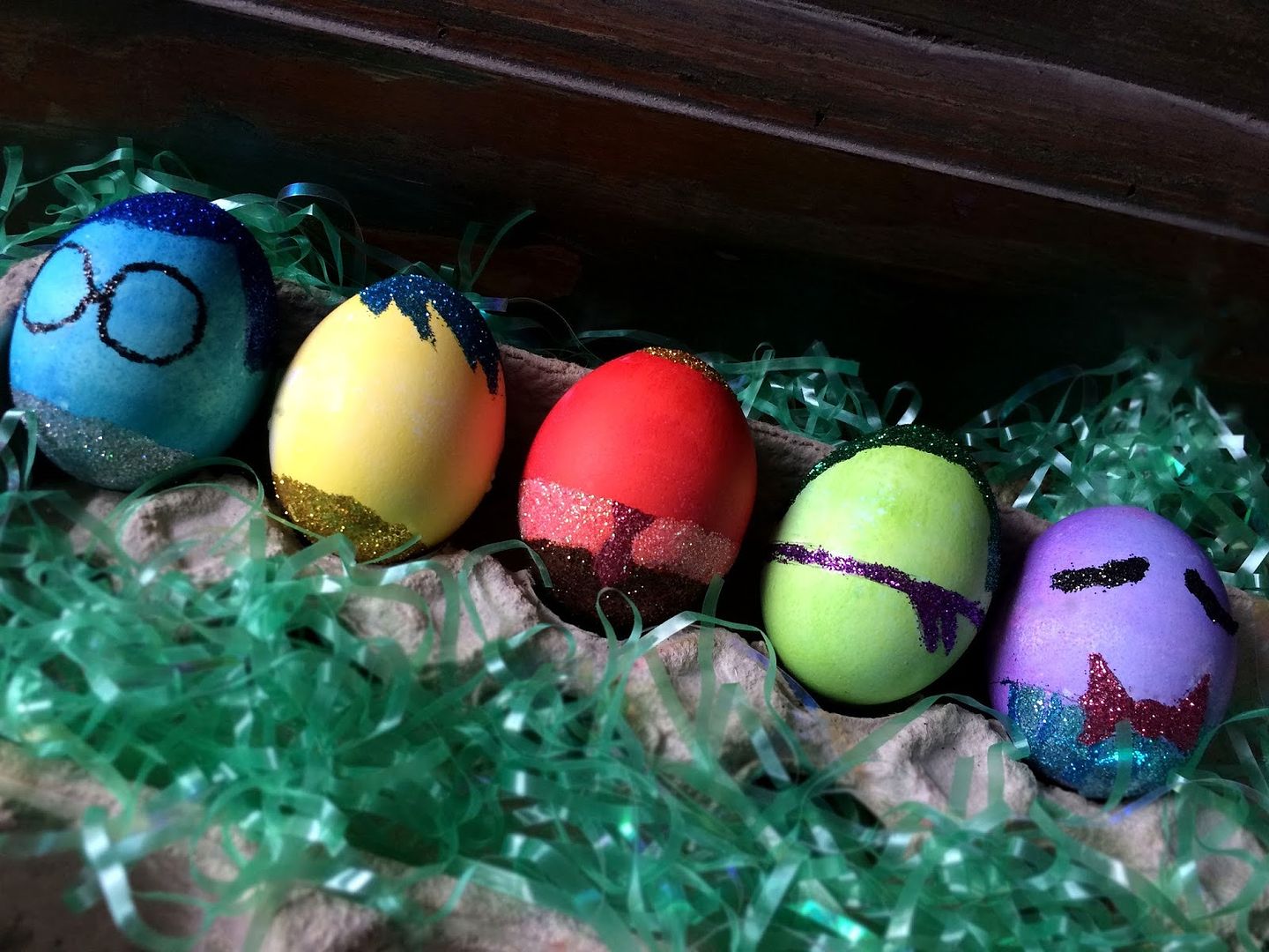 Pixar Inside Out glitter Easter Egg decorating | Tutorial: Dan the Pixar Fan