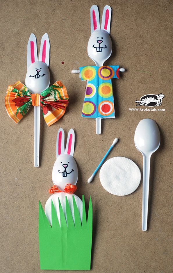 Cool Easter crafts from everyday household objects: Plastic spoon bunnies DIY at Krokotak 