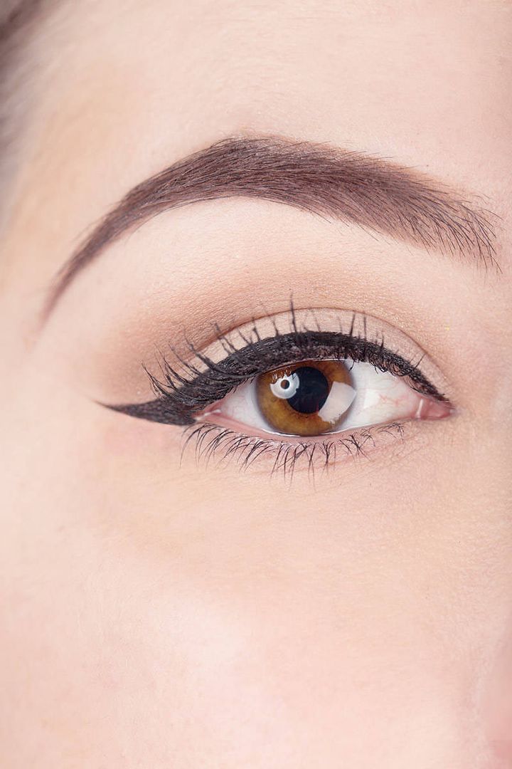 Trick for applying liquid eyeliner perfectly using Scotch tape