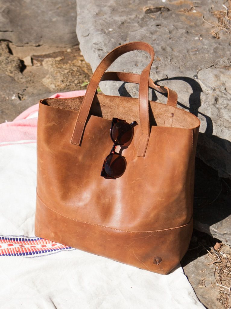 FashionABLE leather tote 