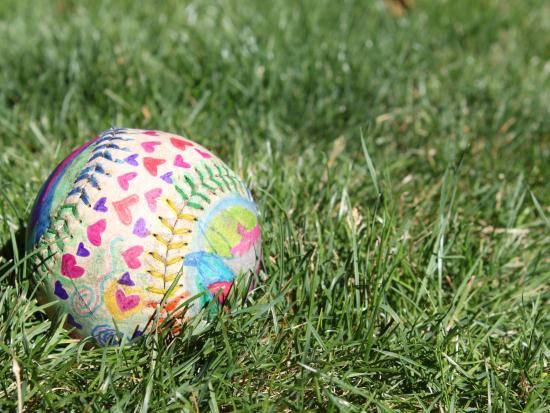 DIY Father's Day gifts from the kids: painted softball craft