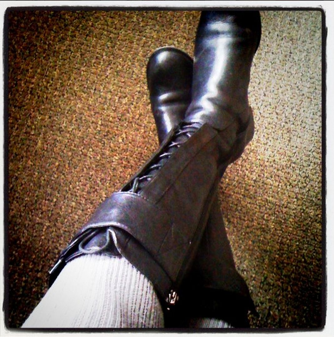 Black Boots | Liz Gumbinner on Instagram @Mom101