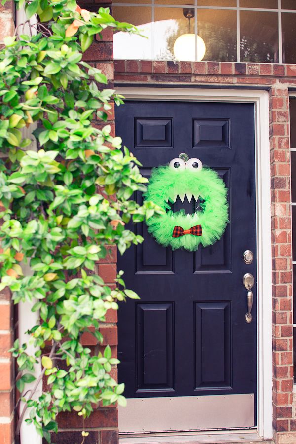 The original DIY Monster Wreath Craft how-to from Baby Rabies