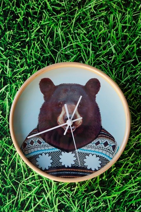 Zoo portrait animal clocks: Bear in a cozy ski sweater. 