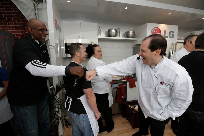 LG NCAA #dogamedayright cook-off with Clyde Drexler | Cool Mom Tech