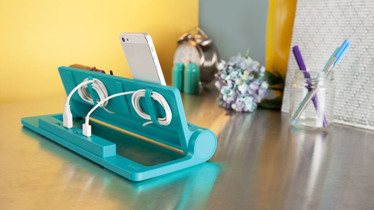 Converge 4-cord charging station in bright colors | coolmomtech.com