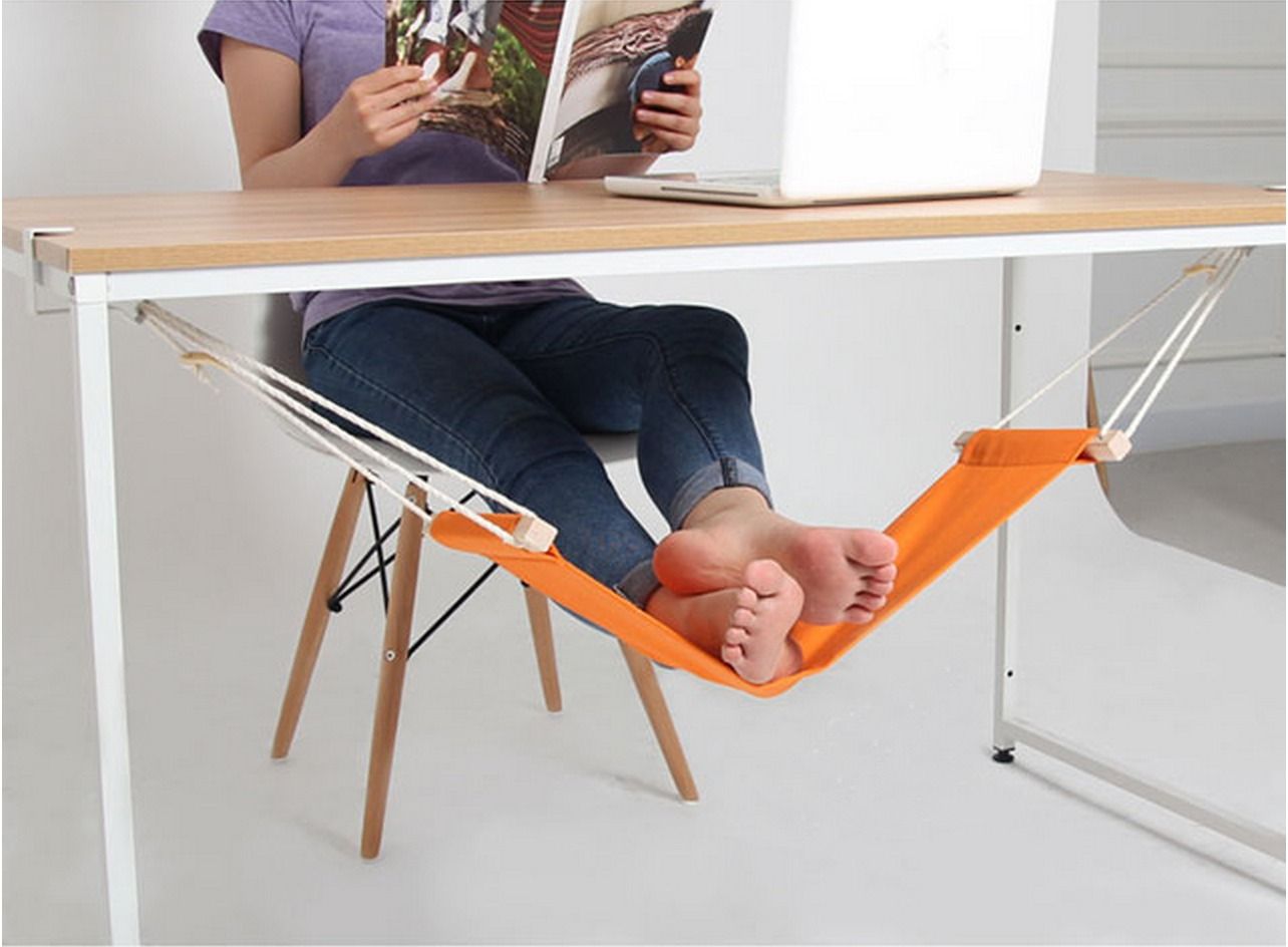 Fuut adjustable under-desk foot hammock on Cool Mom Tech
