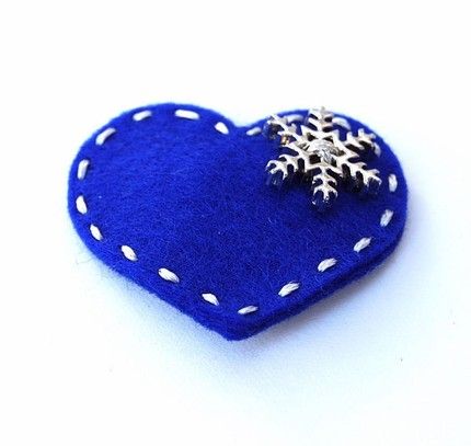 Snowflake heart holiday hair clip from Maya Papaya 