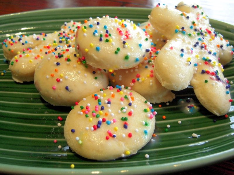 Christmas Cookies Around the World | Italian Anise Christmas Cookies | Cool Mom Picks