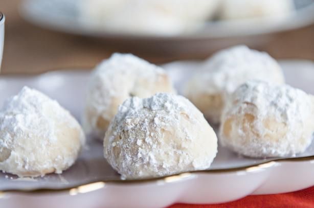 Christmas Cookies Around the World | Mexican Wedding Cookies | Cool Mom Picks