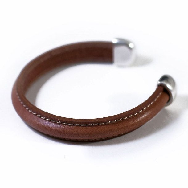 leather bangle bracelet | cool mom picks